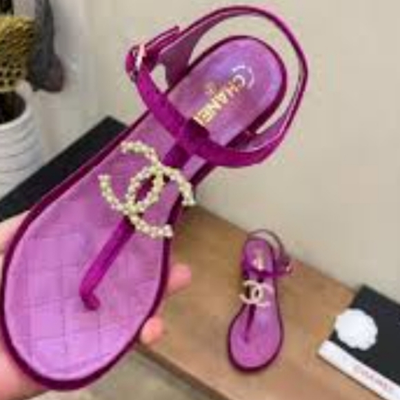 CHANEL Shoes - Coco Chanel logo Mule Strap Thong Quilted Velvet Heel Flat 38 Sandal